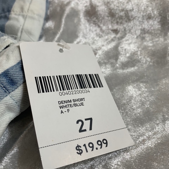 NWT Denim and white stripped cuffed shorts size 27 - Picture 12 of 13